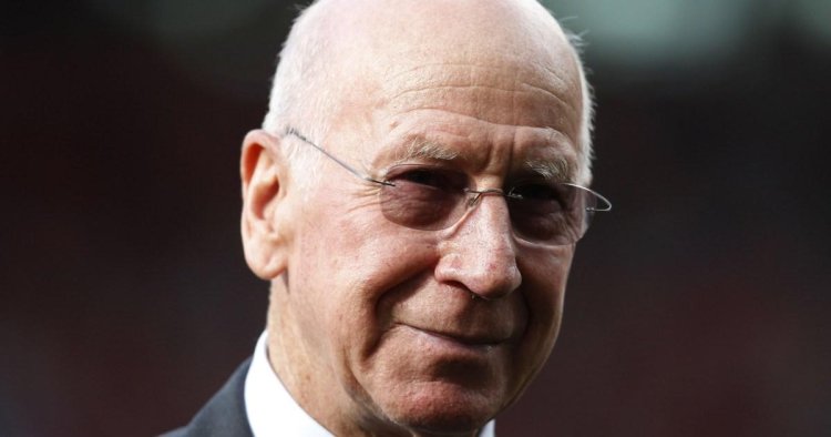Gary Lineker leads Sir Bobby Charlton tributes after Manchester United and England legend dies at the age of 86