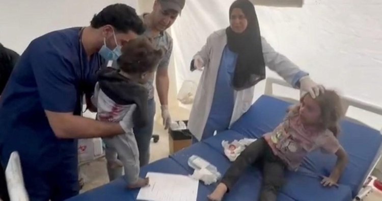 Injured girl, 5, breaks down as she sees baby sister alive after Israeli bombing