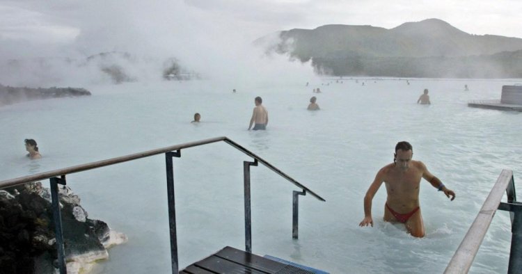 Iceland’s famous Blue Lagoon closes amid fears of volcanic eruption