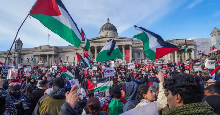 Met Police layout plans as more than 500,000 expected to attend London’s pro-Palestine march on Armistice Day  – latest news