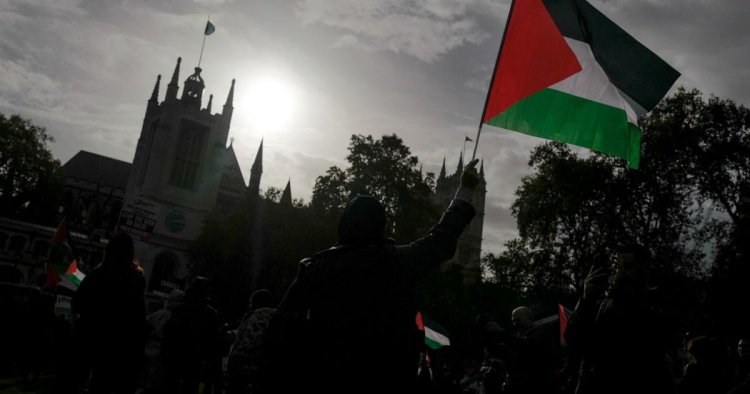 Pro-Palestine march in London taking place today as Met Police prepare for over 500,000 protesters – latest news