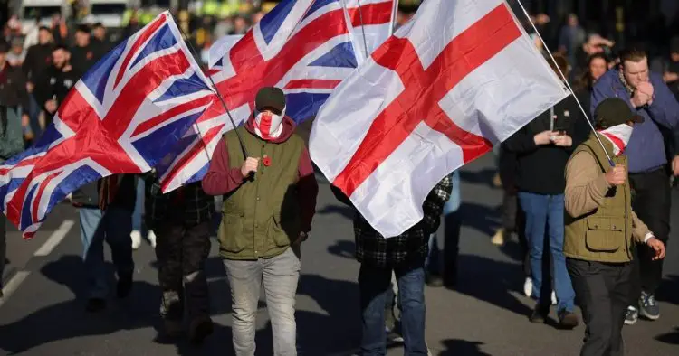 Far-right protesters clash with police near Cenotaph- latest news