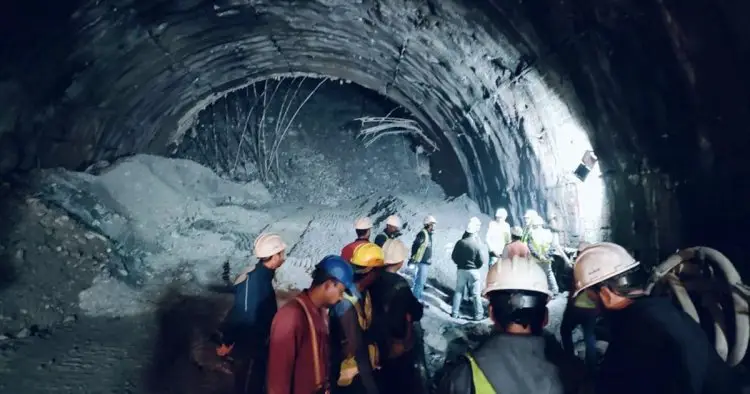Tunnel collapses in India and traps around 40 road workers