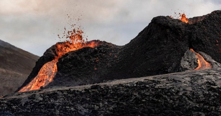 Is it safe to travel to Iceland despite volcanic eruption being ‘likely’? Latest advice