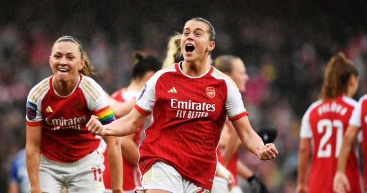 Arsenal break WSL attendance record with 4-1 victory over Chelsea