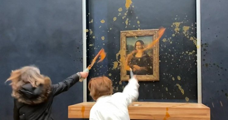 The Mona Lisa is covered in soup by people trying to save the planet