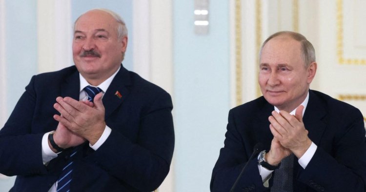 Lukashenko asks Putin on a date to visit Antarctica