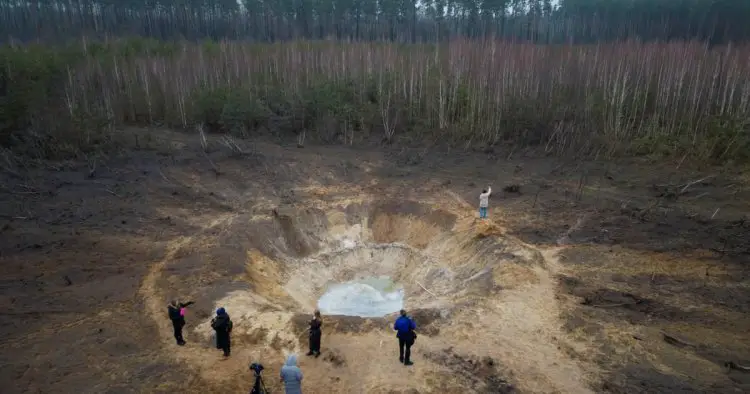 Kim’s missile used by Putin blasts 26ft deep crater in Ukrainian forest
