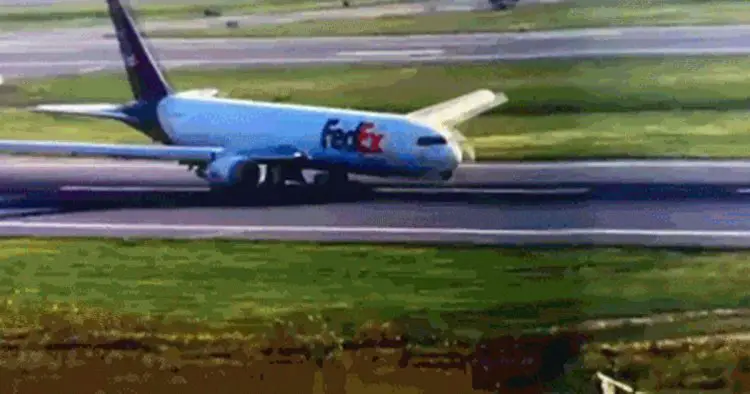 Boeing 767 plane’s nose crashes onto runway after it’s forced to make emergency landing